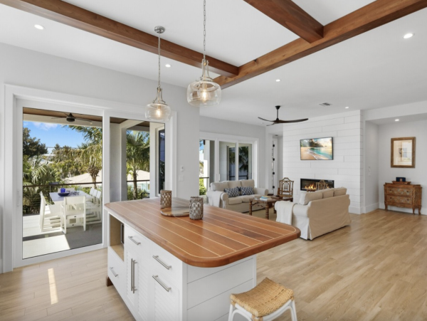 Beachside Four Bedrooms Vacation Home in Anna Maria